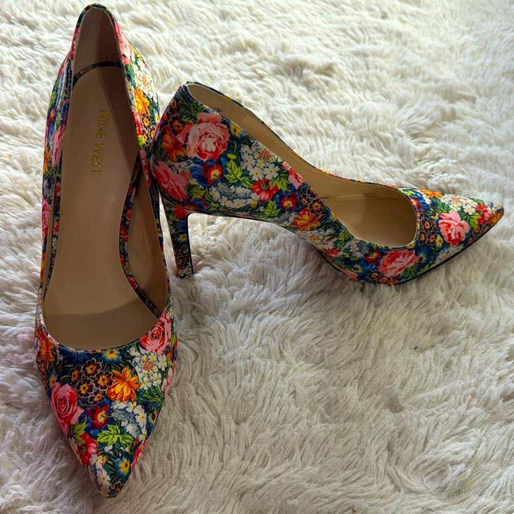 NEW NINE WEST TATIANA SZ 10